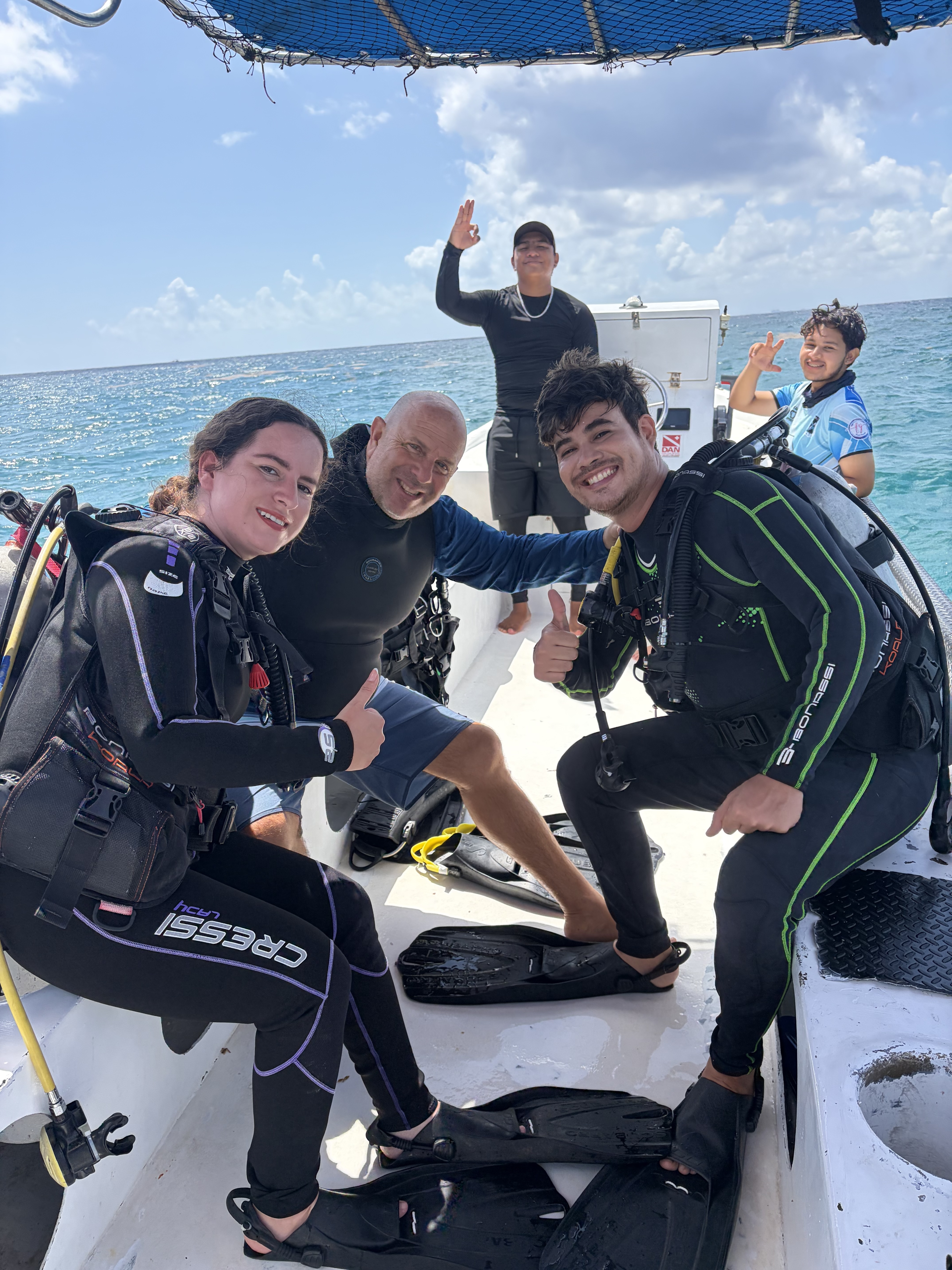 couple of diver at their fist experience dive